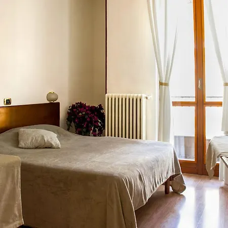 Domus Hotel Alessandria Exterior foto